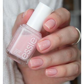 エッシー(Essie)の【新品・匿名】一点限り essie nail sheer milky pink(マニキュア)