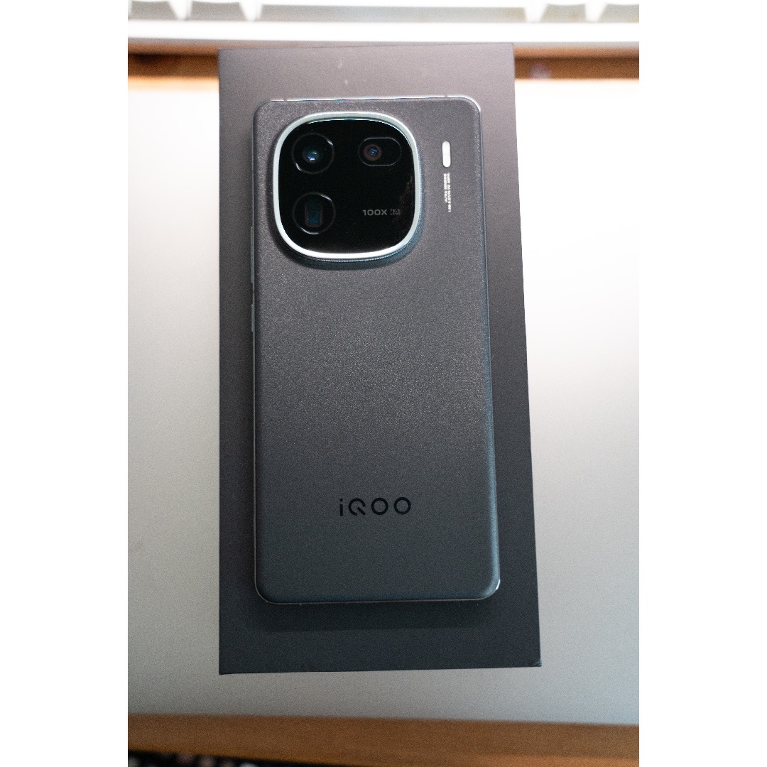 『Koeri様専用』VIVO IQOO 12GB 256GB ブラック スマホ/家電/カメラのスマートフォン/携帯電話(スマートフォン本体)の商品写真