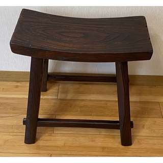 古民具　　アンティーク　古い木製凹ん面椅子になります(座椅子)