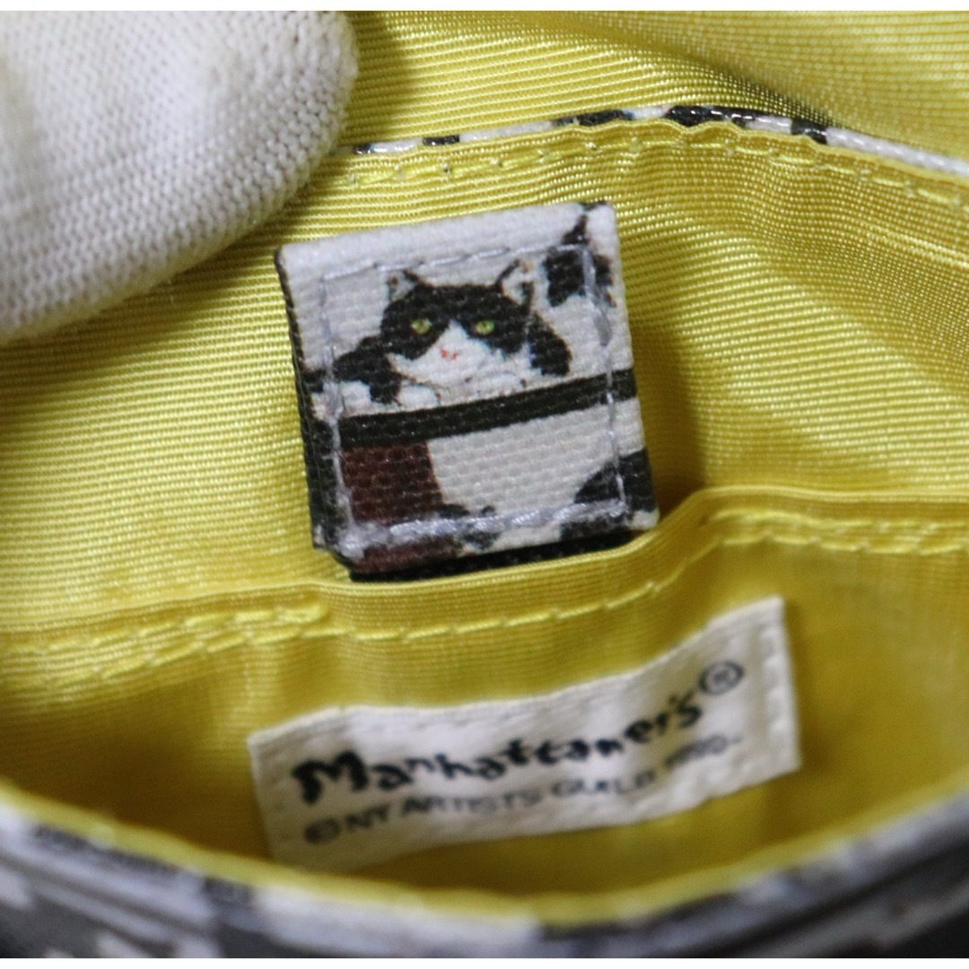 Manhattaner's(マンハッタナーズ)の《マンハッタナーズ》新品 軽量 可愛いネコちゃんショルダーバッグ 縦型ポシェット レディースのバッグ(ショルダーバッグ)の商品写真