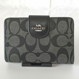 コーチ(COACH)の新品未使用COACHコーチシグネチャー×ブラックパスケース付き2つ折り財布(財布)