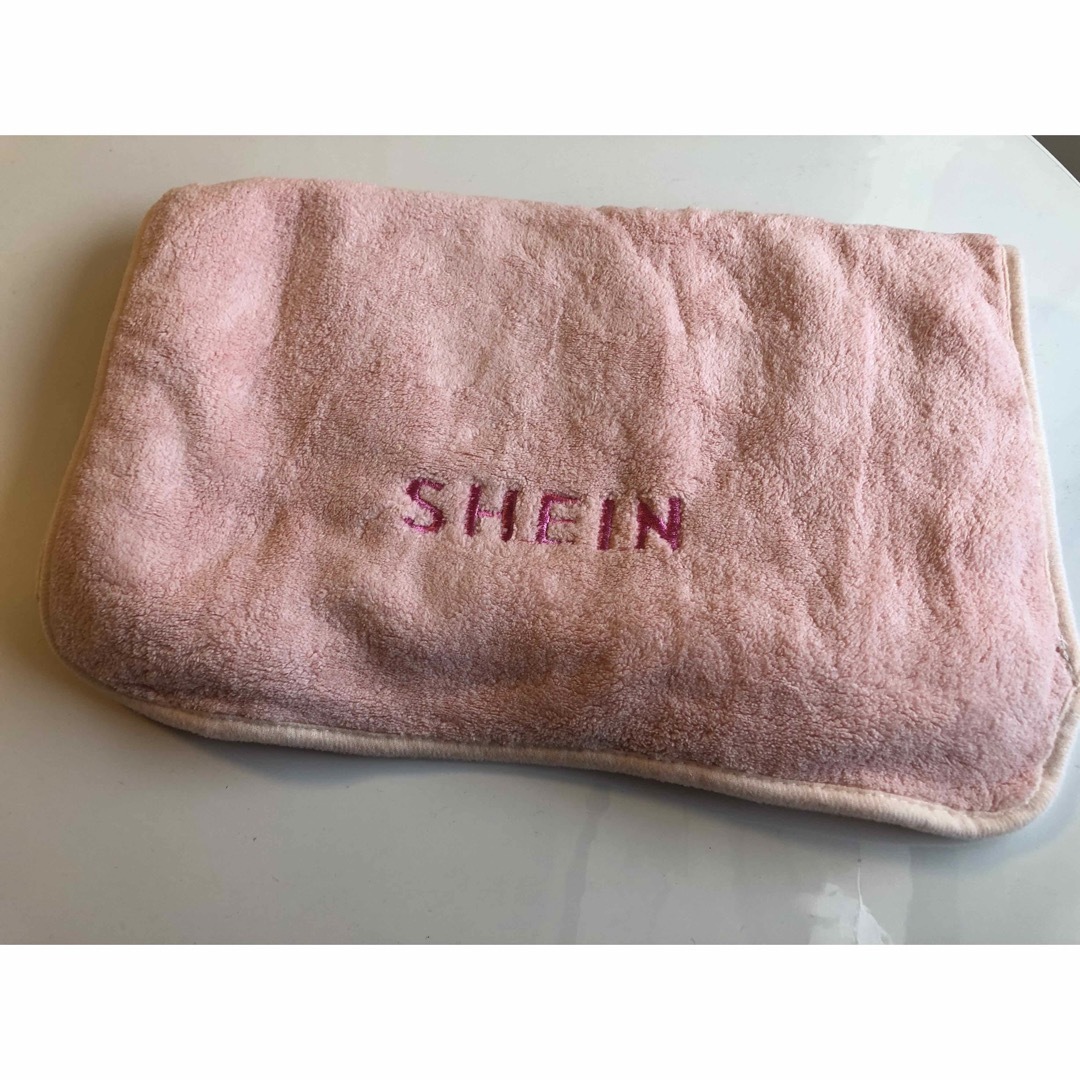 SHEIN(シーイン)のSHEIN メイクスポンジ　ロゴ付きフェイスタオル コスメ/美容のメイク道具/ケアグッズ(パフ・スポンジ)の商品写真