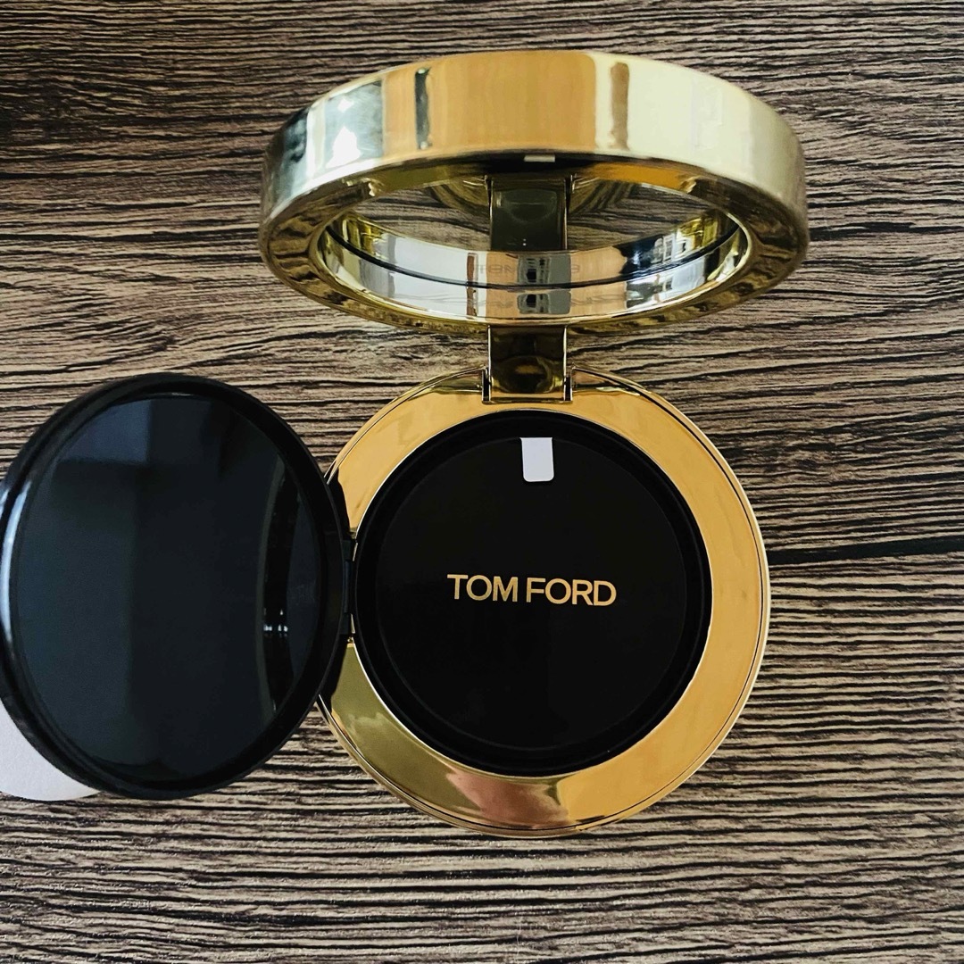 TOM FORD(トムフォード)の新品　TOMFORD トムフォード　クッションファンデーション　1.4 ボーン コスメ/美容のベースメイク/化粧品(ファンデーション)の商品写真