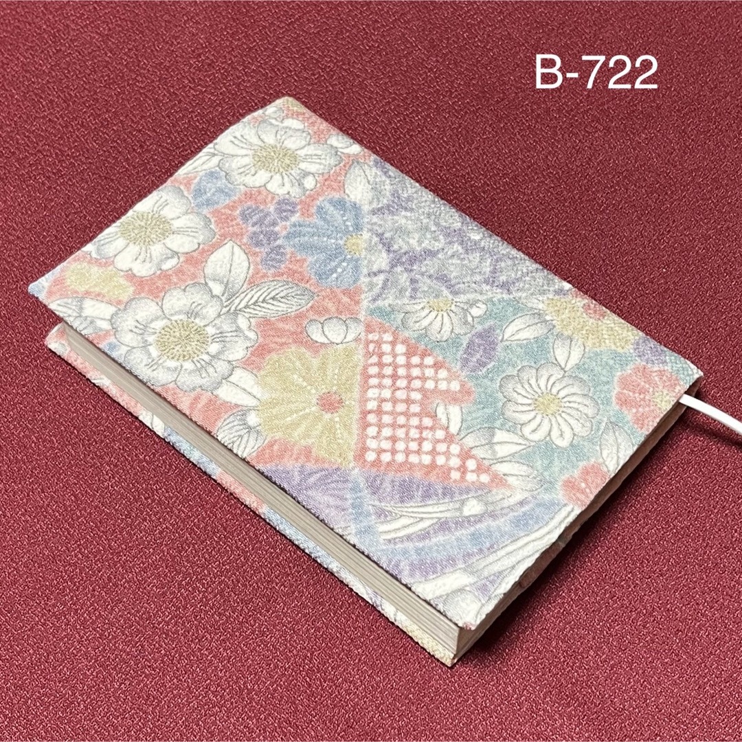 B722再販　標準サイズ　ハンドメイド　丹後縮緬　辻が花　文庫本ブックカバー ハンドメイドの文具/ステーショナリー(ブックカバー)の商品写真