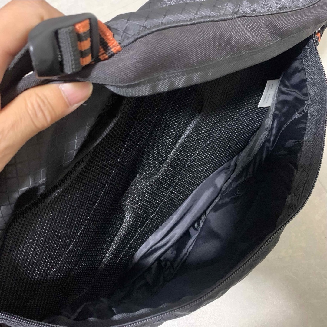 adidas(アディダス)のY2K adidas archive nylon sling bag 00s メンズのバッグ(ボディーバッグ)の商品写真
