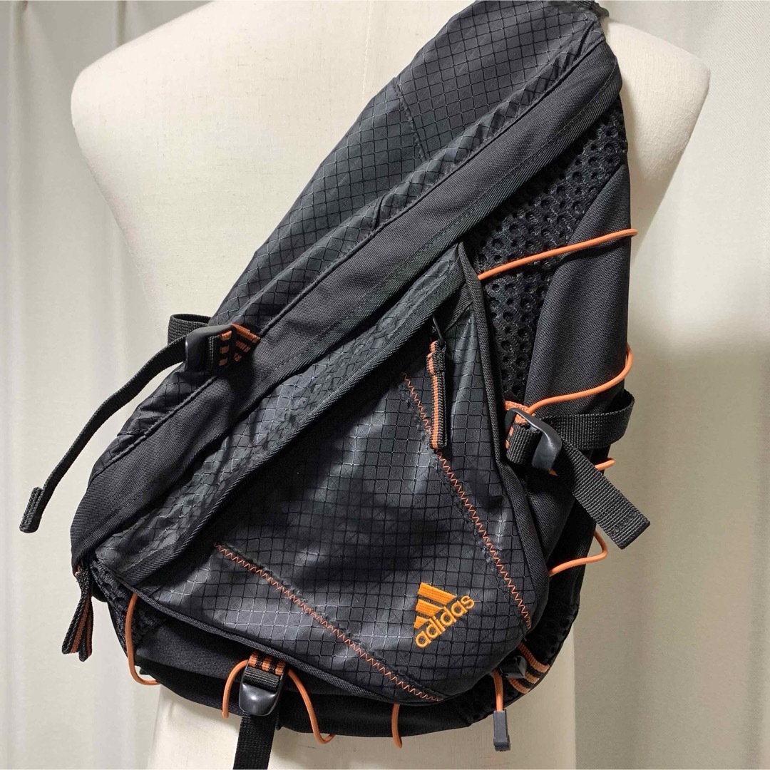 adidas(アディダス)のY2K adidas archive nylon sling bag 00s メンズのバッグ(ボディーバッグ)の商品写真