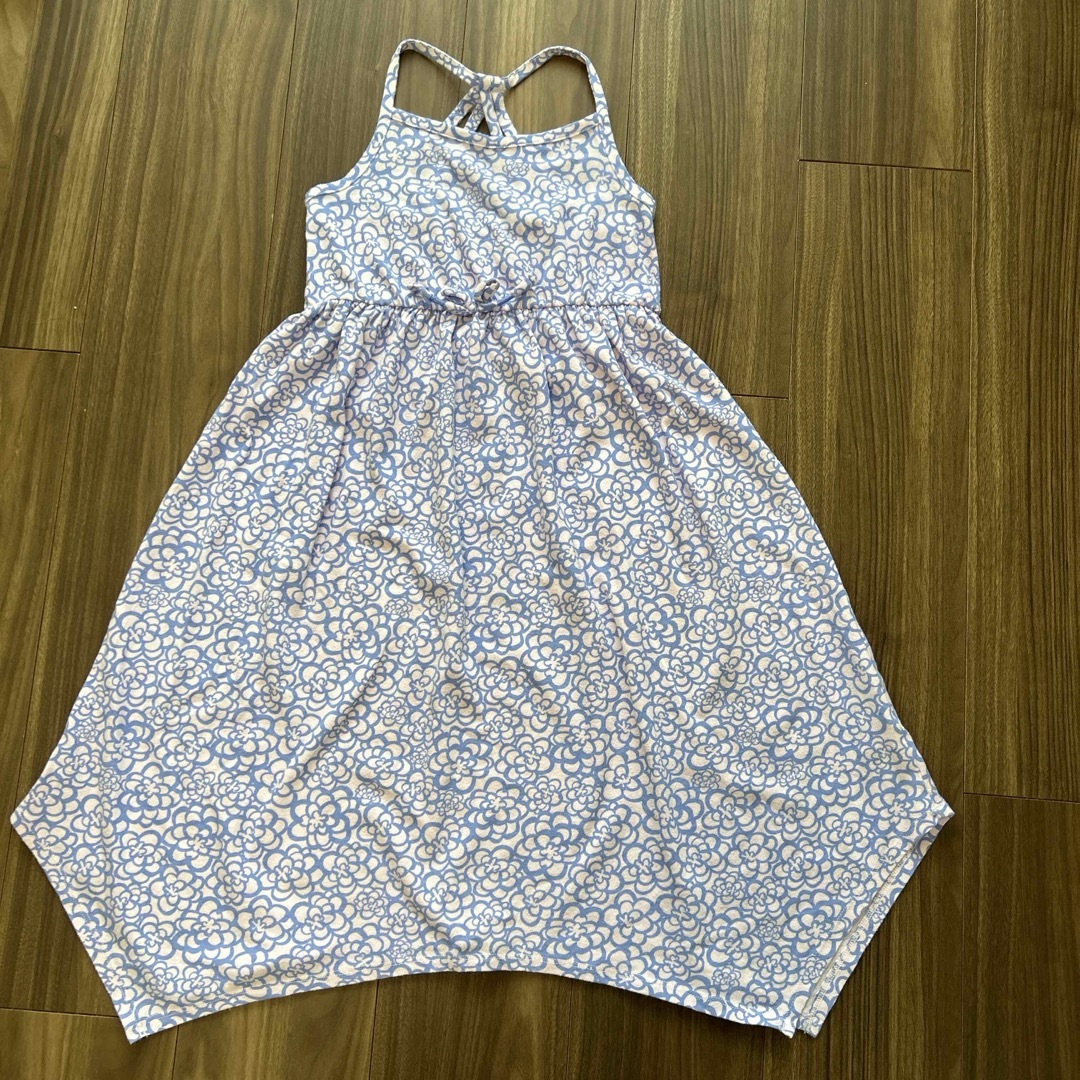 Target(ターゲット)の子供用cat＆jack花柄ワンピース　5歳サイズ キッズ/ベビー/マタニティのキッズ服女の子用(90cm~)(ワンピース)の商品写真