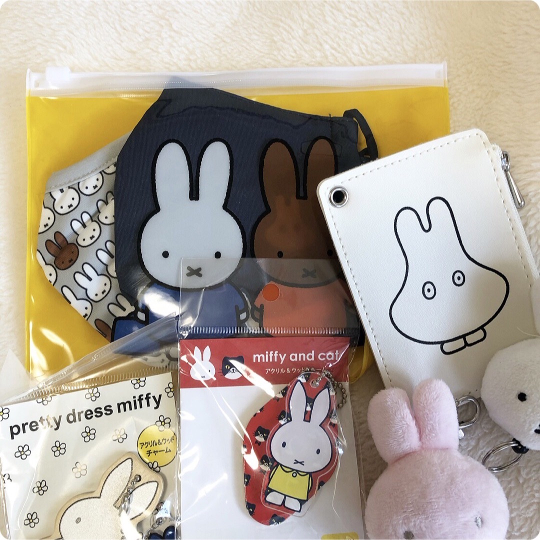 miffy(ミッフィー)の新品未使用 ミッフィー miffy キーホルダー コードリール ブルーナ  レディースのファッション小物(キーホルダー)の商品写真