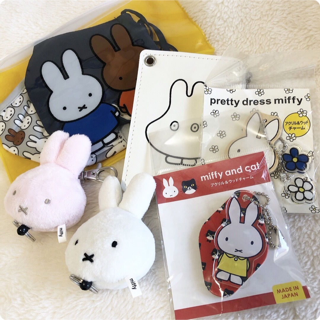 miffy(ミッフィー)の新品未使用 ミッフィー miffy キーホルダー コードリール ブルーナ  レディースのファッション小物(キーホルダー)の商品写真