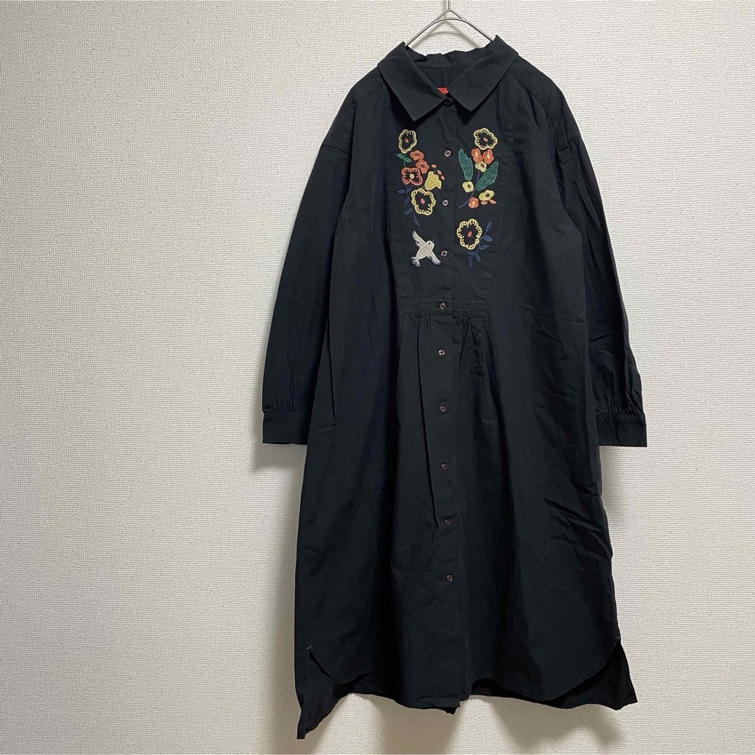 POU DOU DOU(プードゥドゥ)のプードゥドゥ　お花刺繍シャツワンピース　ゆったり　黒 レディースのワンピース(ロングワンピース/マキシワンピース)の商品写真