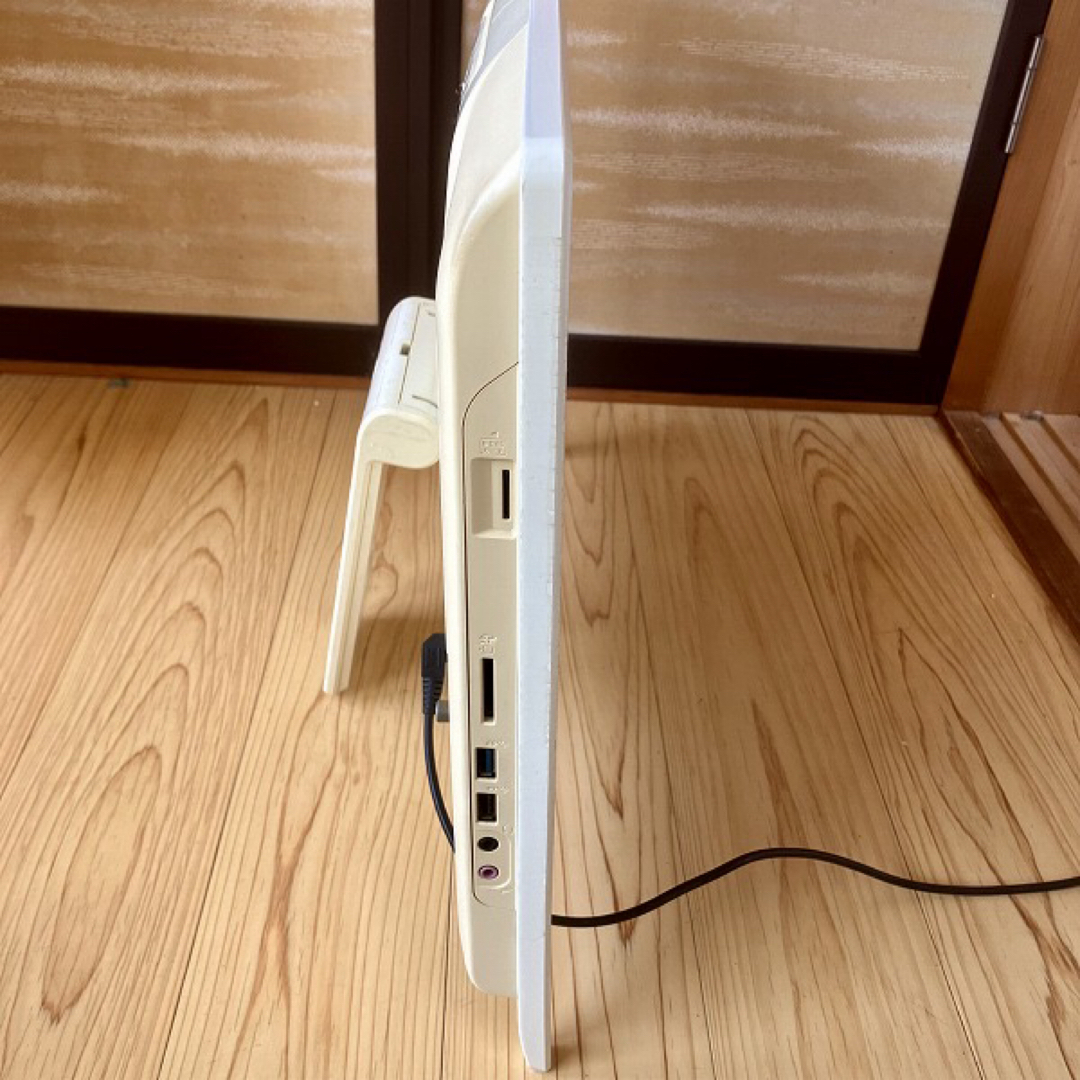 富士通(フジツウ)の液晶一体デスクトップ　富士通　　Windows10 スマホ/家電/カメラのPC/タブレット(デスクトップ型PC)の商品写真