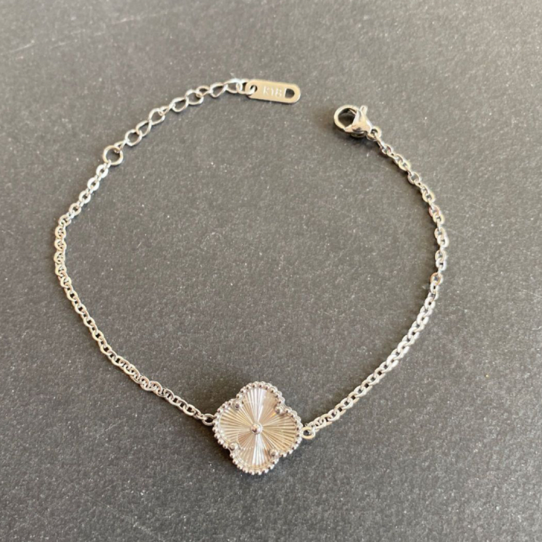 セール　Four Leaf Clover Bracelet silver レディースのアクセサリー(ブレスレット/バングル)の商品写真