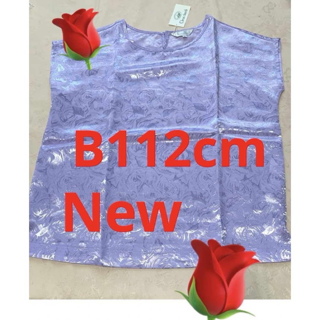 フォーマルブラウス　新品　バラ模様　光沢　ラベンダーカラー　大きいカットソー レディースのトップス(シャツ/ブラウス(半袖/袖なし))の商品写真