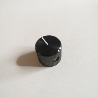 アルミニウム製ドレスアップノブ　Small　黒　13x15mm 幅6.4mm(エフェクター)