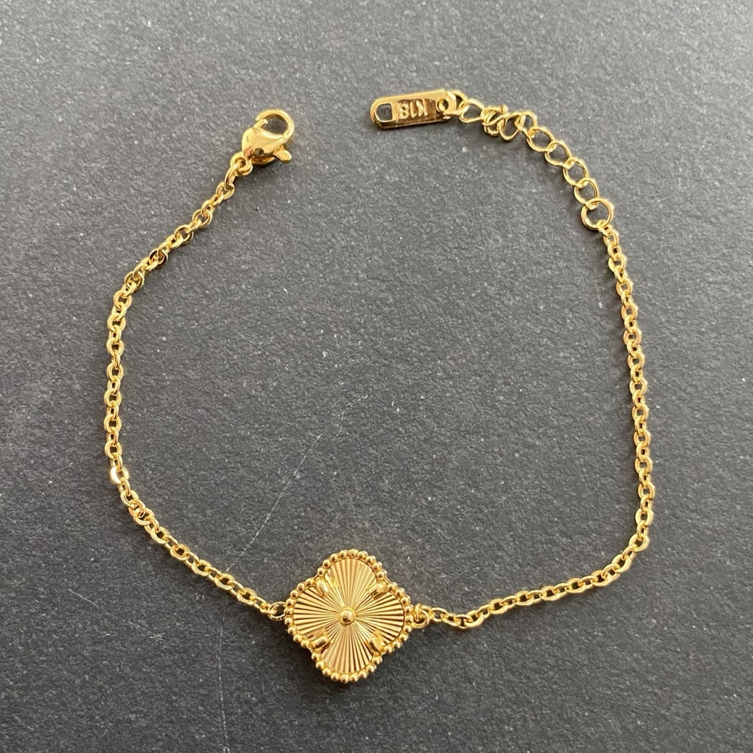 Four Leaf Clover Bracelet  Color：gold レディースのアクセサリー(ブレスレット/バングル)の商品写真