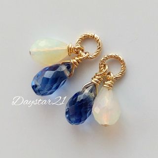 p742 天然石ピアス☆カイヤナイトとプレシャスオパールのチャーム　イヤリング(ピアス)