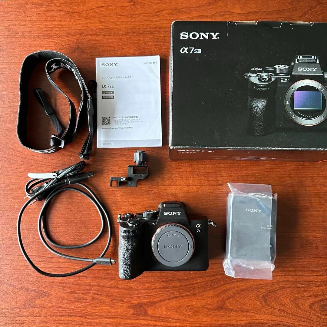 SONY(ソニー)の【極美品】SONY α7SIII ILCE-7SM3 純正バッテリー付き！ スマホ/家電/カメラのカメラ(ミラーレス一眼)の商品写真