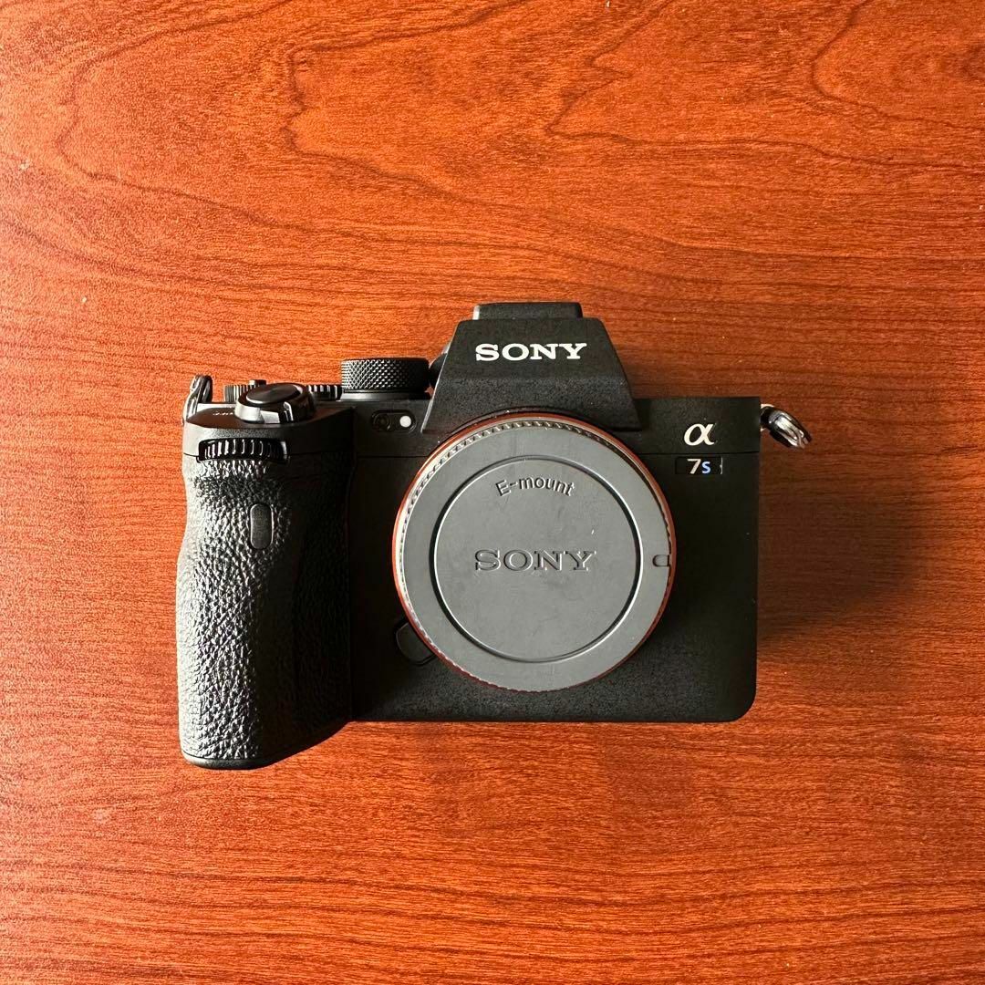 SONY(ソニー)の【極美品】SONY α7SIII ILCE-7SM3 純正バッテリー付き！ スマホ/家電/カメラのカメラ(ミラーレス一眼)の商品写真