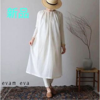 エヴァムエヴァ(evam eva)のevam eva(エバムエバ) コットン100% タックワンピース 未使用(ロングワンピース/マキシワンピース)