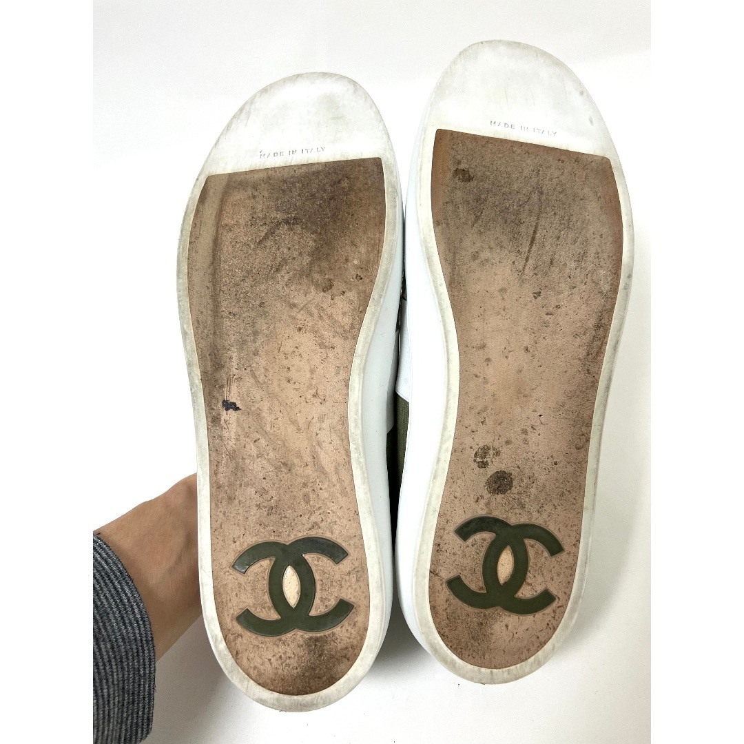 CHANEL(シャネル)のCHANEL シャネル レディース シューズ スリッポン スニーカー 靴 ホワイト カーキ ＃39 レディースの靴/シューズ(スリッポン/モカシン)の商品写真