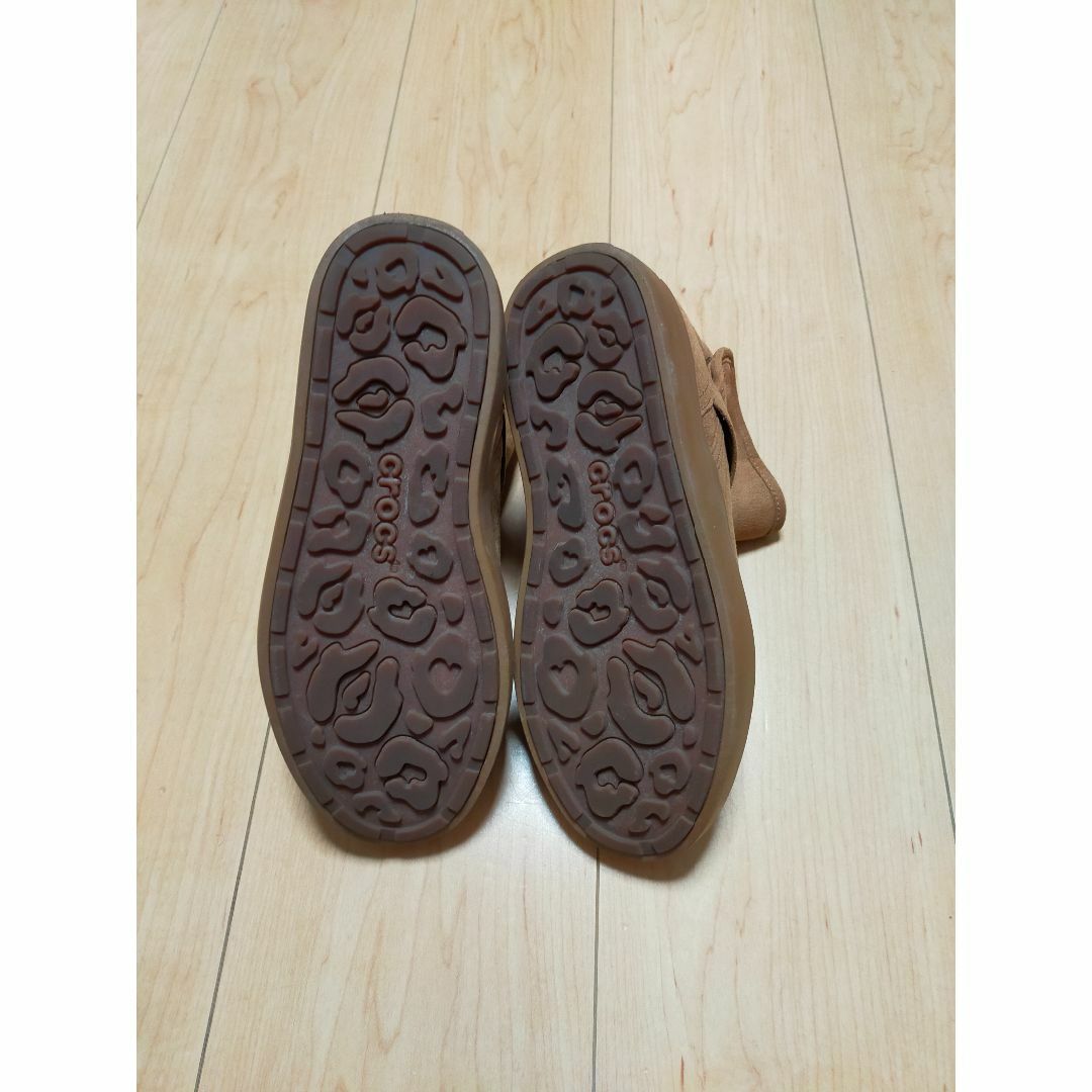 crocs(クロックス)の【22cm】Crocs スエードブーツ【204856】 キッズ/ベビー/マタニティのキッズ靴/シューズ(15cm~)(ブーツ)の商品写真