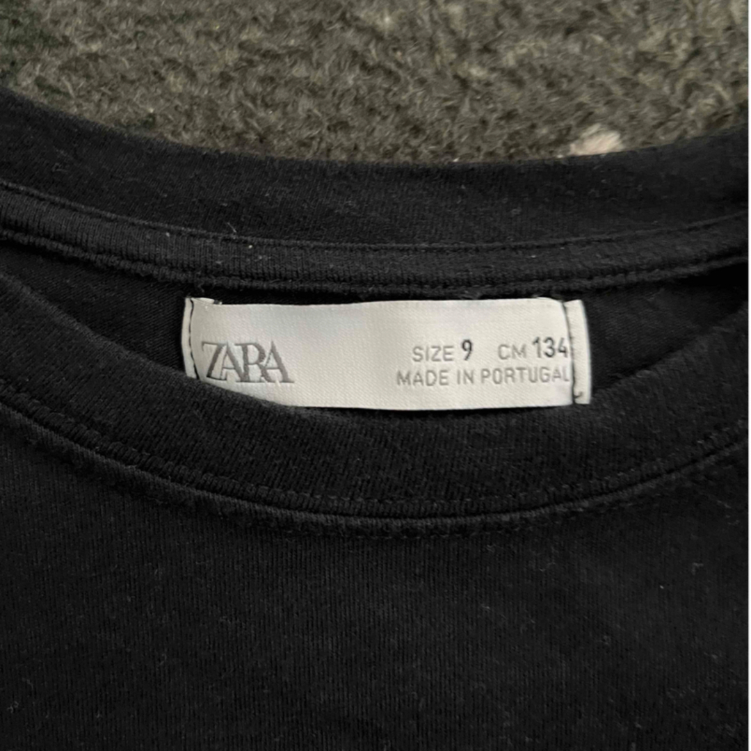 ZARA(ザラ)のロンT　トップス　130cm 黒  キッズ/ベビー/マタニティのキッズ服男の子用(90cm~)(Tシャツ/カットソー)の商品写真