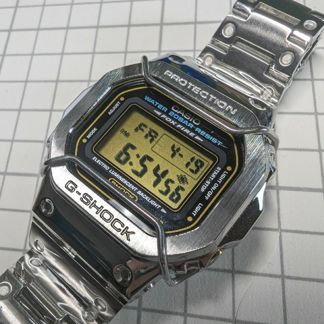 G-SHOCK(ジーショック)のG-SHOCK DW5600 ゴールド液晶 フルメタル メンズの時計(腕時計(デジタル))の商品写真