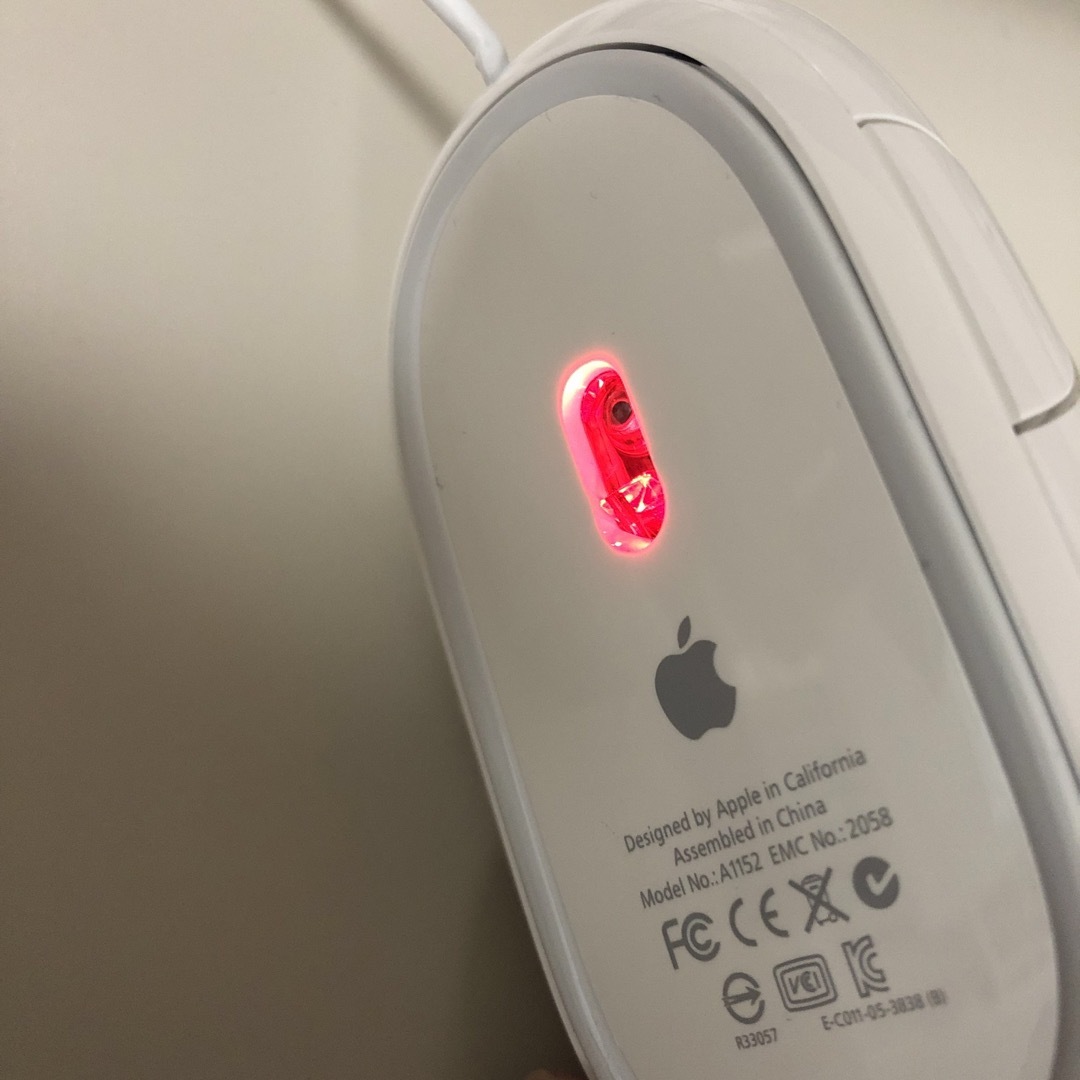 Apple(アップル)のapple純正マウス　Apple Wired Mighty Mouse.  スマホ/家電/カメラのPC/タブレット(PC周辺機器)の商品写真