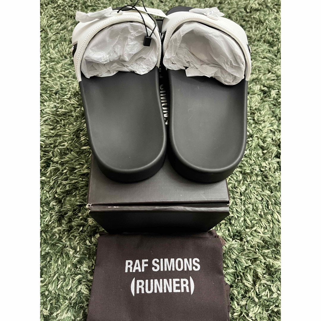 RAF SIMONS(ラフシモンズ)の新品　ラフ シモンズ　アストラ  シャワー   サンダル  ホワイト　39 レディースの靴/シューズ(サンダル)の商品写真