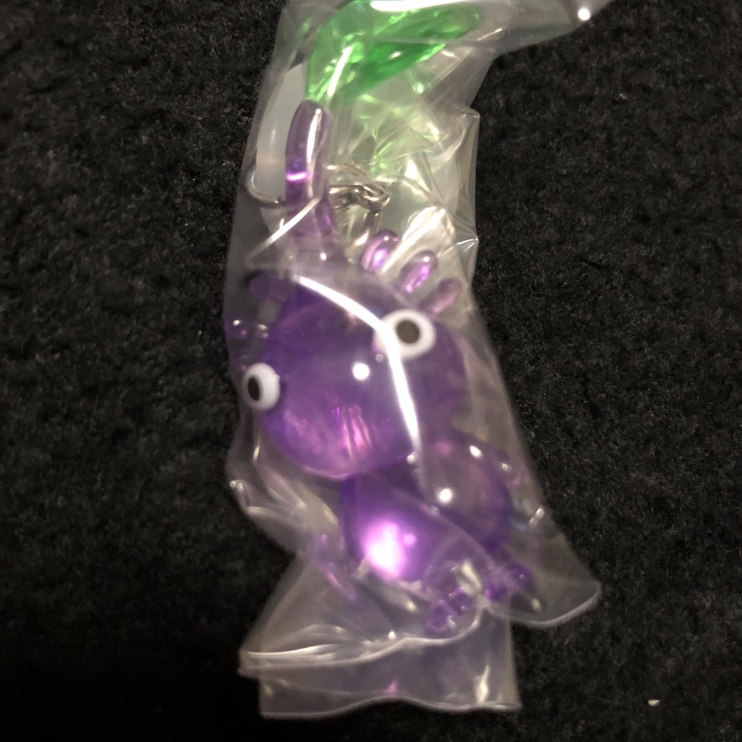 紫ピクミン  めじるしアクセサリー　 エンタメ/ホビーのアニメグッズ(キーホルダー)の商品写真