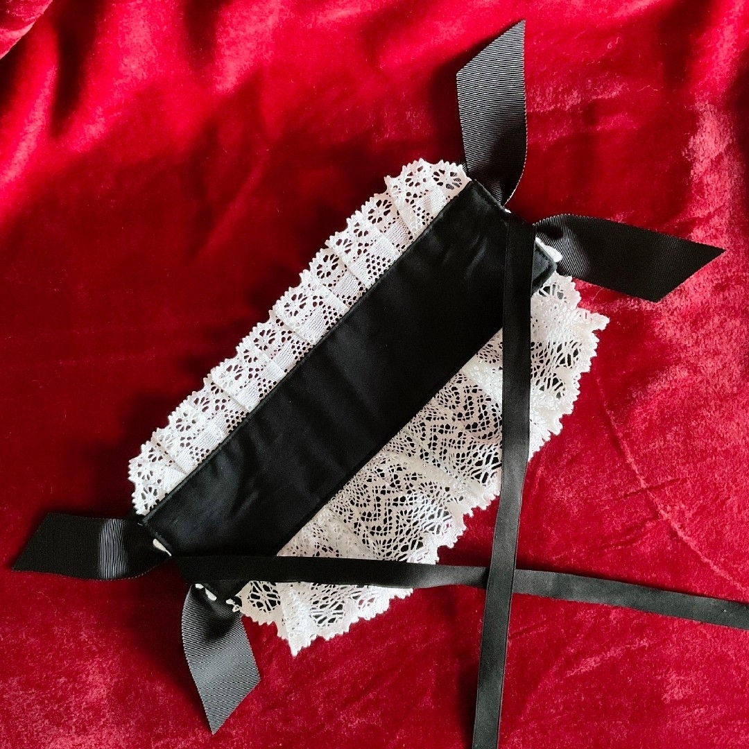 ハーフボンネット風ヘッドドレス 黒×オフ白 ハンドメイドのアクセサリー(ヘアアクセサリー)の商品写真