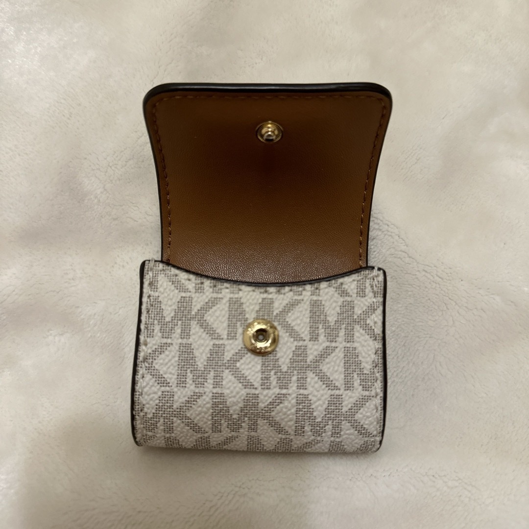 Michael Kors(マイケルコース)のMICHAEL KORS  AirPodsケース スマホ/家電/カメラのスマホアクセサリー(その他)の商品写真