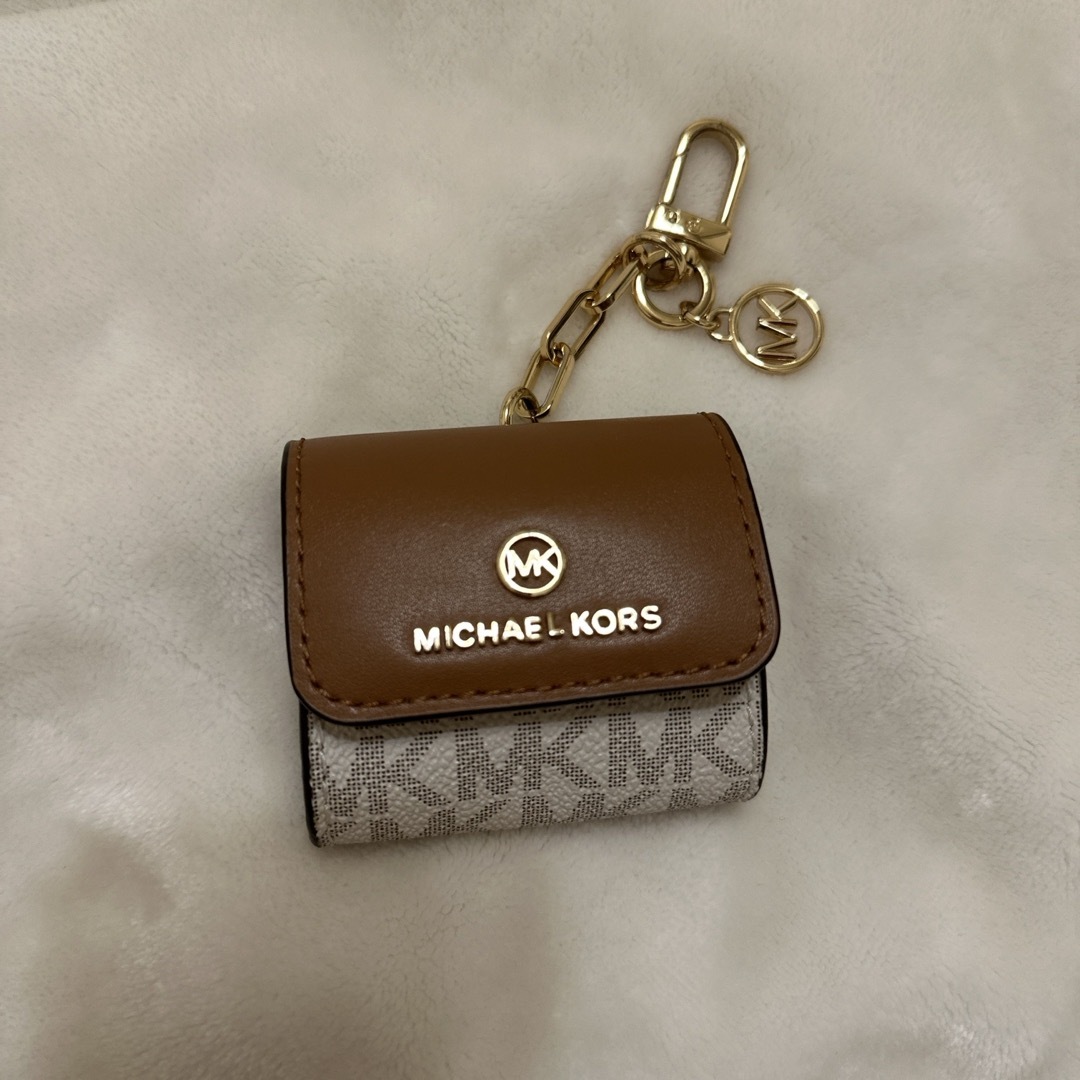 Michael Kors(マイケルコース)のMICHAEL KORS  AirPodsケース スマホ/家電/カメラのスマホアクセサリー(その他)の商品写真