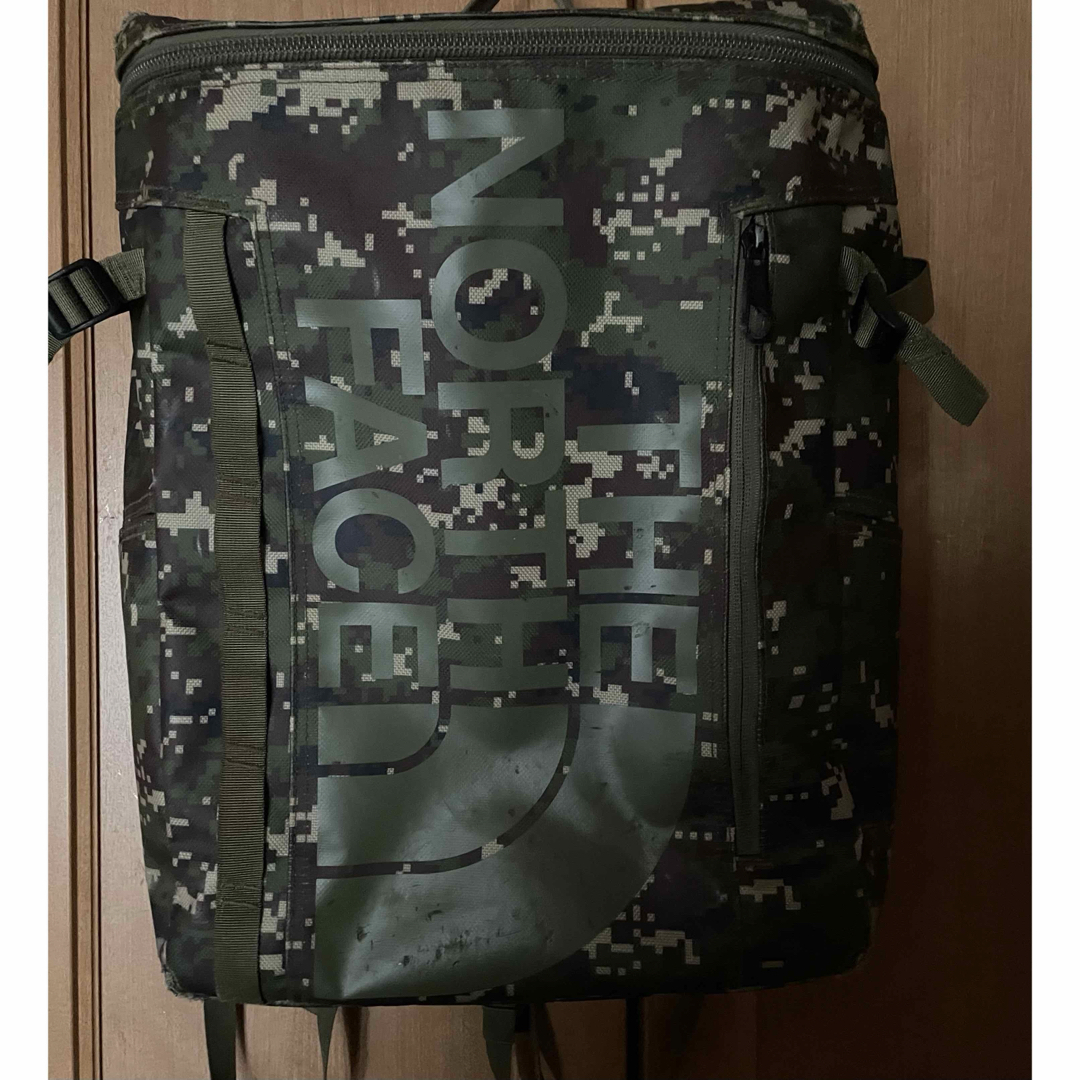 THE NORTH FACE(ザノースフェイス)の専用‼️ノースフェイスヒューズボックスリュック30L メンズのバッグ(バッグパック/リュック)の商品写真