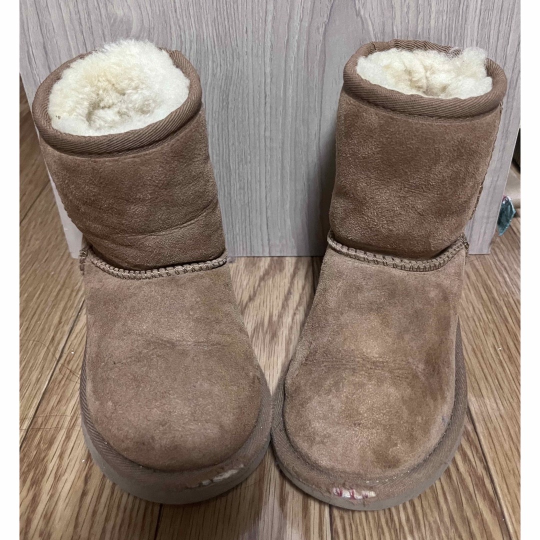 UGG(アグ)のUGG キッズムートンブーツ キッズ/ベビー/マタニティのキッズ靴/シューズ(15cm~)(ブーツ)の商品写真