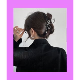 リボン　ヘアクリップ　シルバー　メタル　プリーツリボン　レディース　甘い(バレッタ/ヘアクリップ)