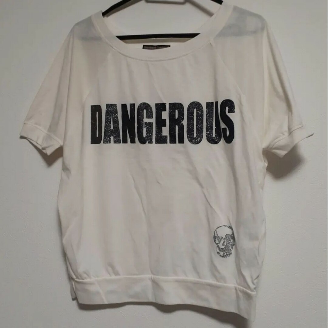 白地に英字とスカルが可愛い　半袖Tシャツ レディースのトップス(カットソー(半袖/袖なし))の商品写真