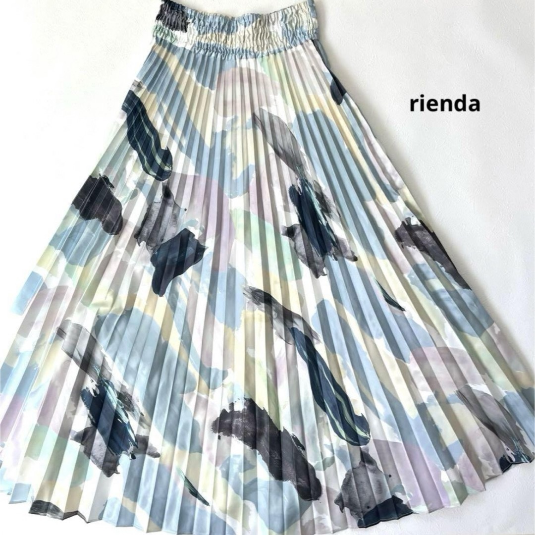 rienda(リエンダ)の【リエンダ】ペイント柄 サテン 光沢 プリーツ ロングスカート  F レディースのスカート(ロングスカート)の商品写真