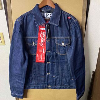 ディーゼル(DIESEL)の【新品】DIESEL×Coca Cola コラボデニムジャケット Lサイズ(Gジャン/デニムジャケット)