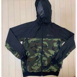 ステューシー(STUSSY)のstussyステューシー　迷彩マウンテンパーカー　ブラック　Lサイズ(マウンテンパーカー)