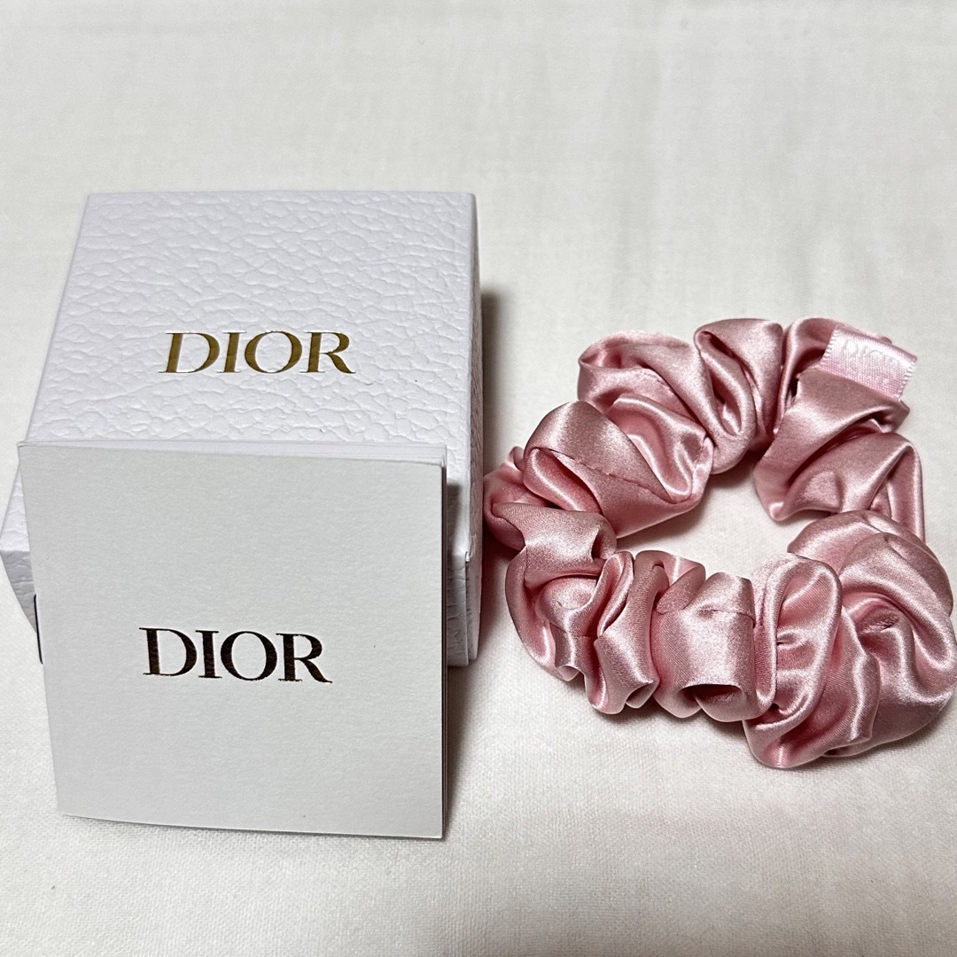 Christian Dior(クリスチャンディオール)のChristian Dior ディオール ノベルティ シュシュ 新品未使用♪ レディースのヘアアクセサリー(ヘアゴム/シュシュ)の商品写真