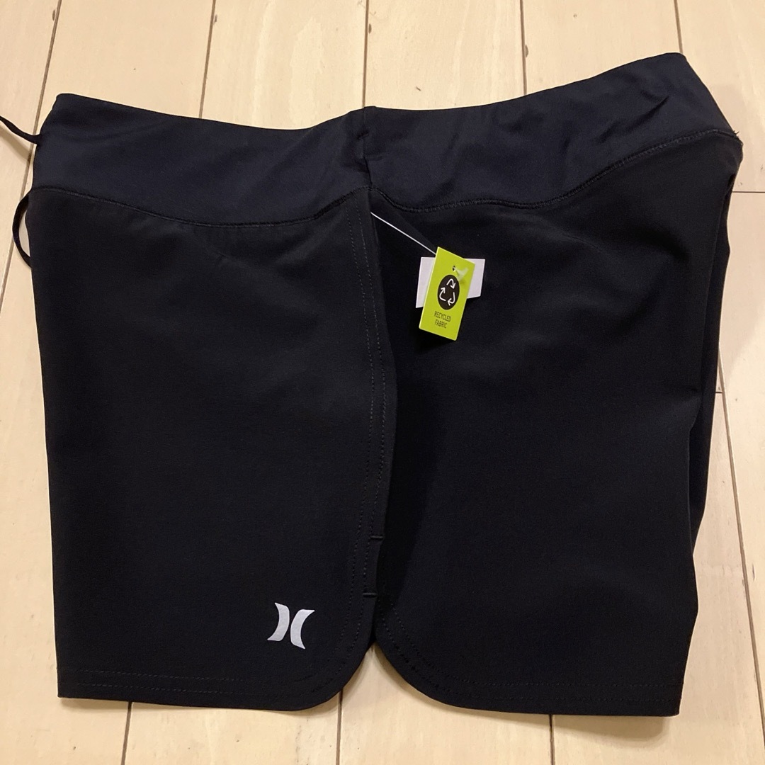 Hurley(ハーレー)のハーレー　Hurley 水着　レディース水着　サーフショーツ黒　ショートパンツ レディースの水着/浴衣(水着)の商品写真