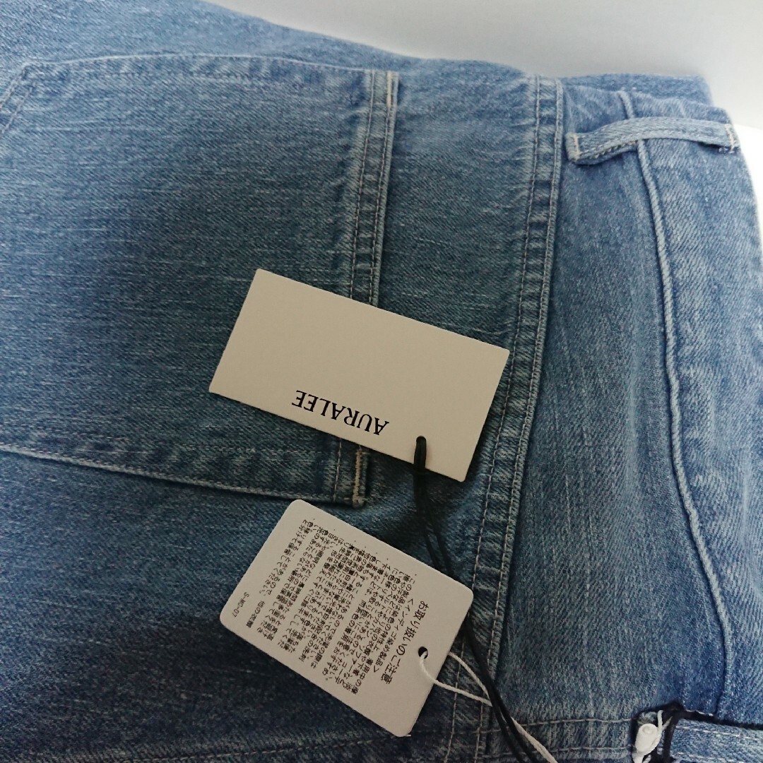 AURALEE(オーラリー)のAURALEE SELVEDGE FADED LIGHT DENIM PANTS メンズのパンツ(デニム/ジーンズ)の商品写真