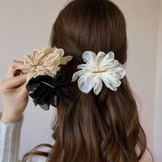 ♥️ラスト2♥️ヘアアクセサリー 透け感 上品 ベージュ チュール バレッタ