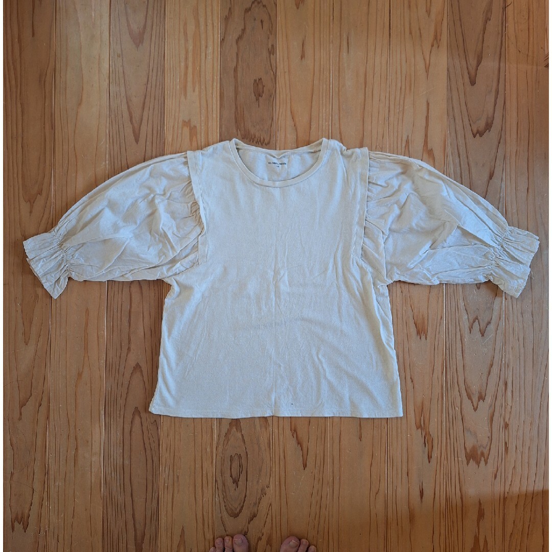 GLOBAL WORK(グローバルワーク)のグローバルワーク　袖ボリュームスリーブトップス　オフホワイト 140 キッズ/ベビー/マタニティのキッズ服女の子用(90cm~)(Tシャツ/カットソー)の商品写真