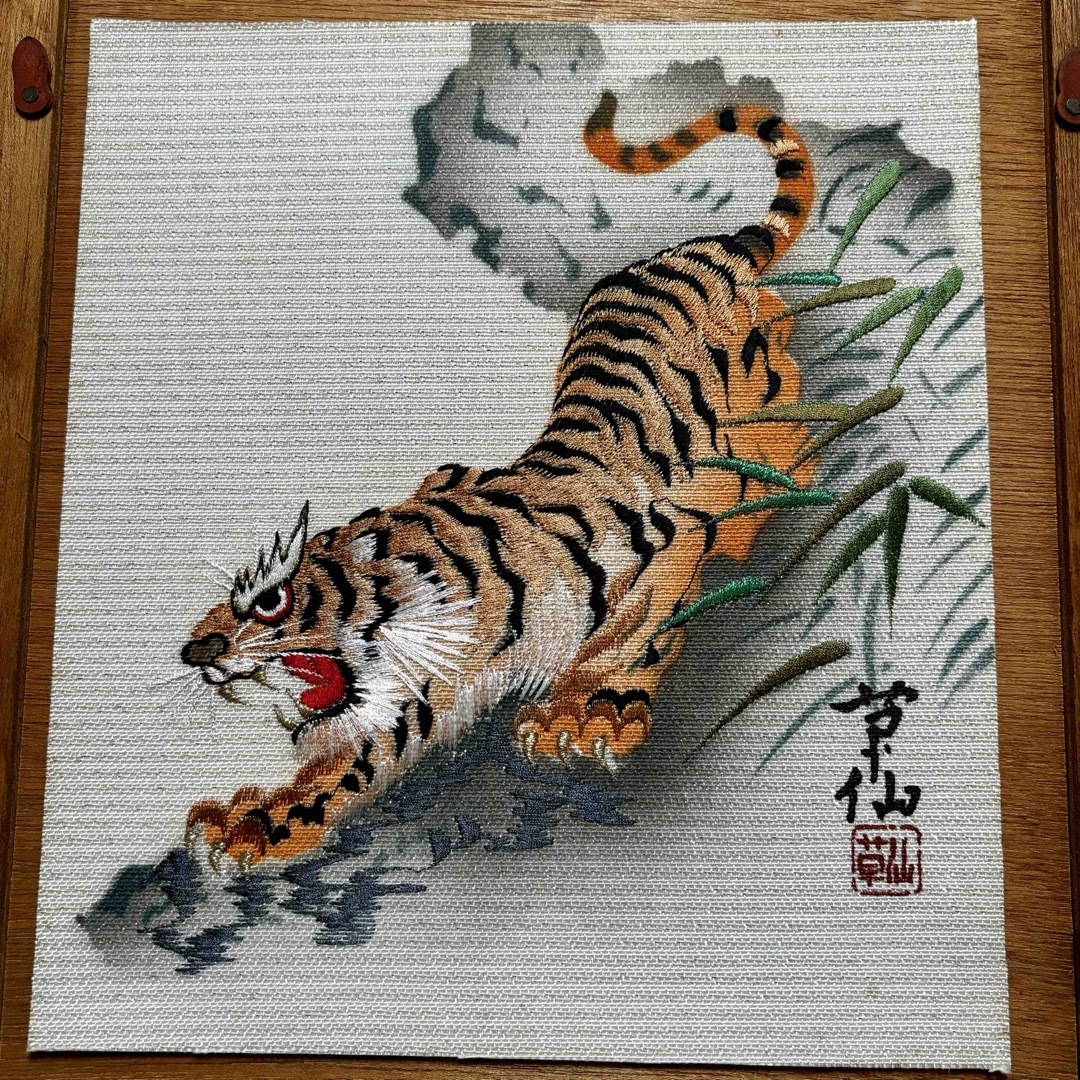 虎 刺繍絵画 エンタメ/ホビーの美術品/アンティーク(絵画/タペストリー)の商品写真