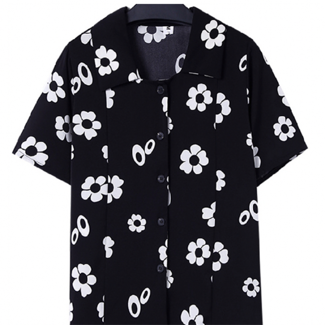 【新品】フラワーシャツブラウス ブラック レディース レディースのトップス(シャツ/ブラウス(半袖/袖なし))の商品写真