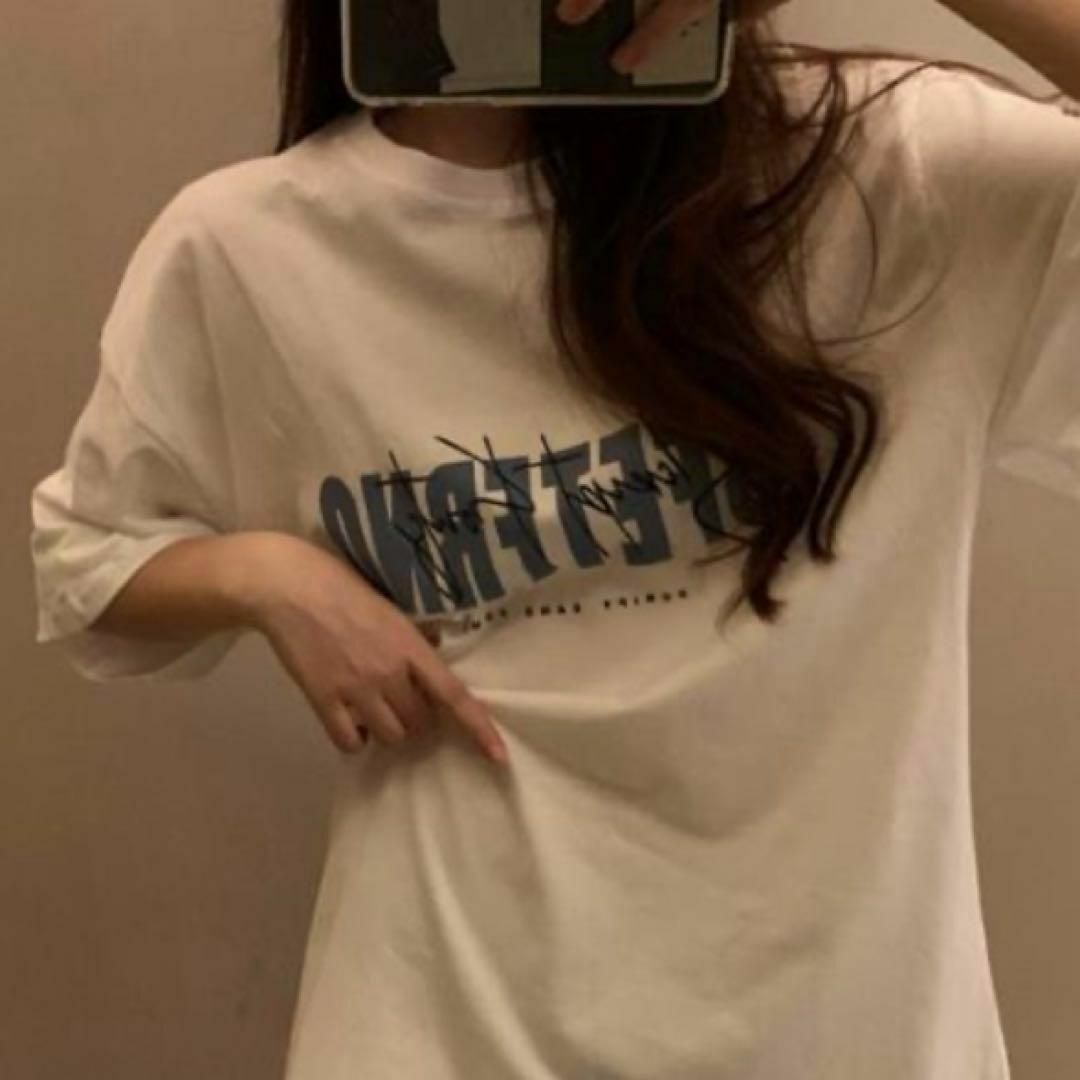 韓国風 ロゴ on ロゴTシャツ 白 L ユニセックス レディースのトップス(Tシャツ(半袖/袖なし))の商品写真