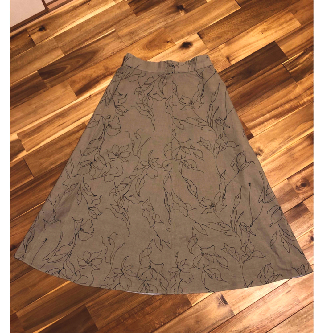 La TOTALITE(ラトータリテ)の【La TOTALITE リネン混ラインフラワースカート】 レディースのスカート(ロングスカート)の商品写真