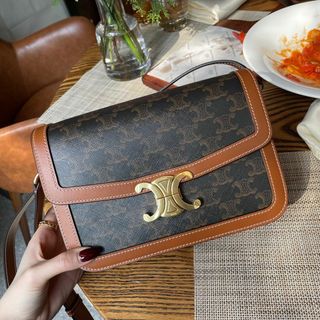 セリーヌ(celine)のCELINE　セリーヌ　ミディアムトリオンフバッグ　タン　(ショルダーバッグ)